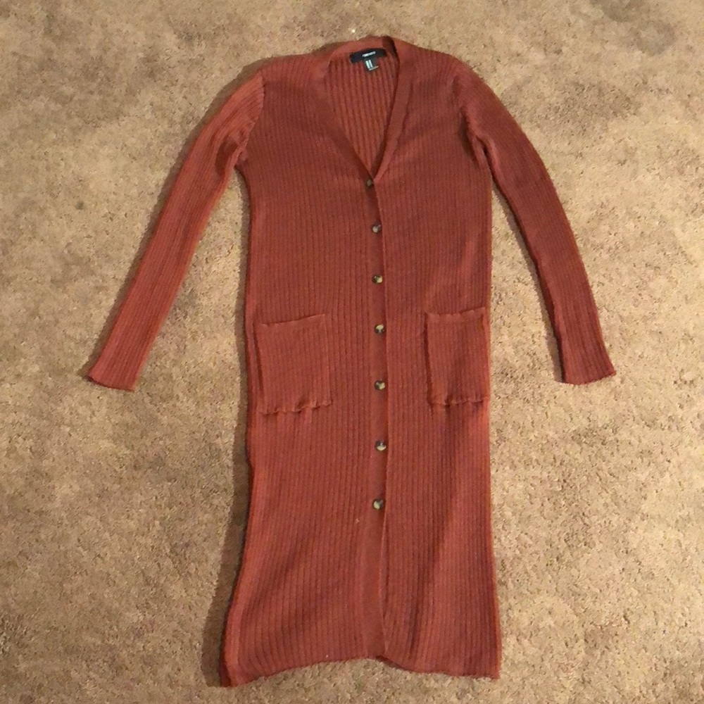 BURGUNDY CARDIGAN.